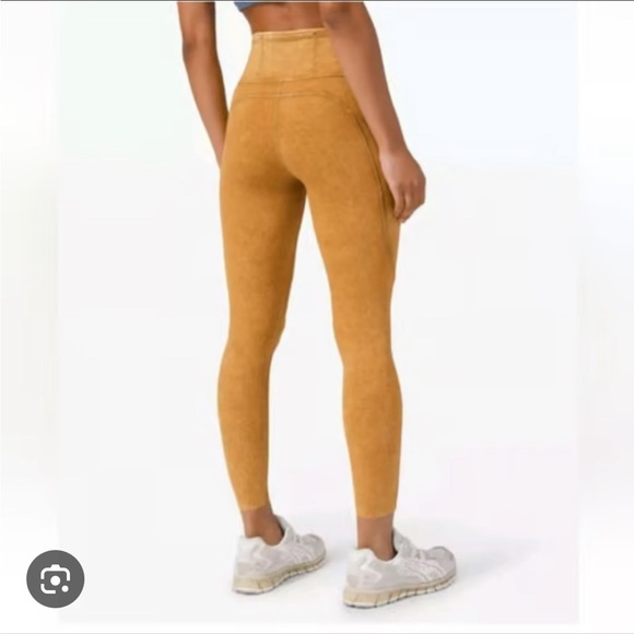 Lululemon Fast and Free High Rise Tight - Picture 3 of 8